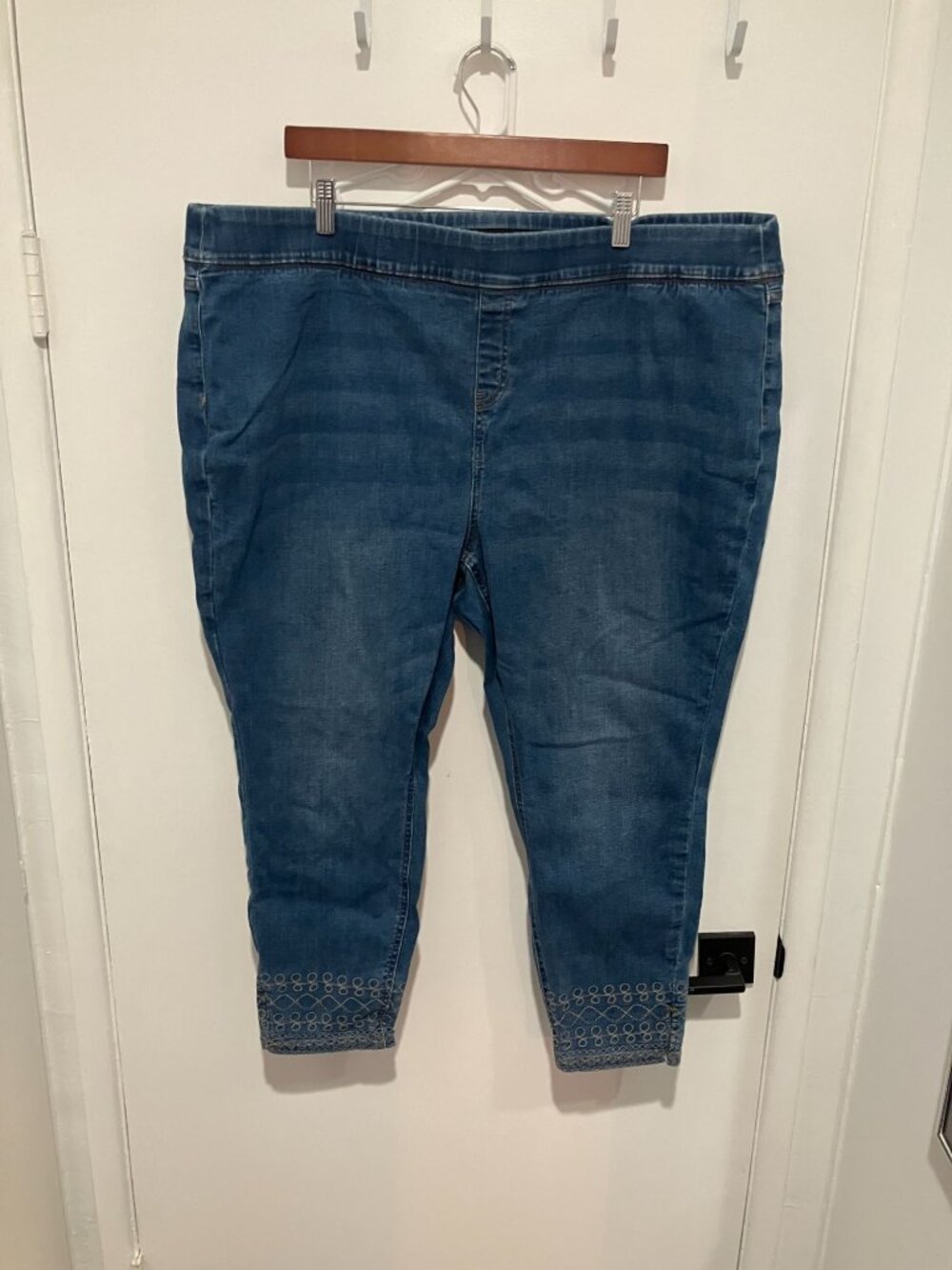 Denim & Co. Blue Pull On Denim Ankle Jeans Elastic Waist Embroidered Cuff 24WP